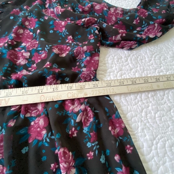 Torrid Bohemian Black Floral V-Neck Blouse Peplum Wide Bell Sleeves Size 2​ - Picture 12 of 13